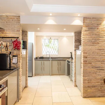 Astrid By Terrys Homes Κάννες